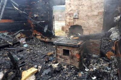 В мурманской области во время пожара в жилом доме обрушилась крыша – погибла женщина