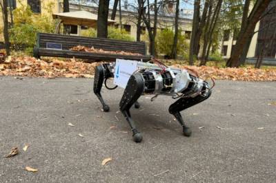 В МГУ представили первого российского шагающего четырехногого робота