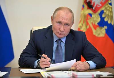 Путин призвал родственников заболевших тоже взять больничный