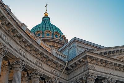 В Петербурге завершается десятилетняя реставрация фасадов Казанского собора