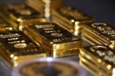 Золото дорожает, но сдерживается высокой доходностью госбондов США