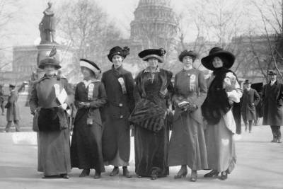 Первые феминистки: как женщины добивались права голоса