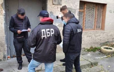 Двух киевских полицейских подозревают в жестоком избиении задержанного