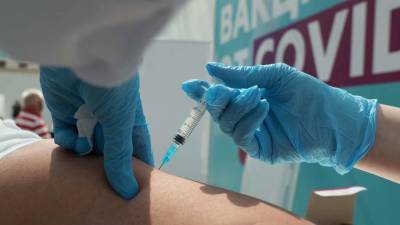 Путин назвал странным промедление граждан с вакцинацией от COVID-19