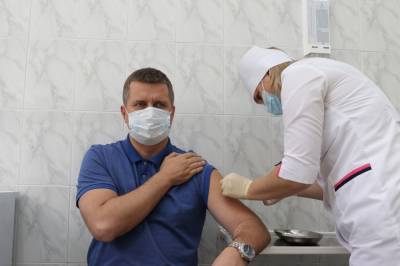 Дмитрий Аверов сделал третью прививку от коронавируса