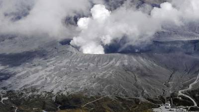 Столб пепла после извержения вулкана в Японии достиг высоты 3,5 км
