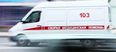 Двоим водителям и ребенку потребовалась медпомощь после ДТП на скользкой дороге в Петрозаводске (СРОЧНО)