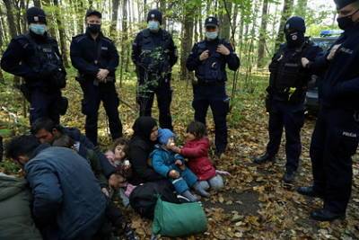 В Польше заявили о штурме нелегальными мигрантами границы с Белоруссией
