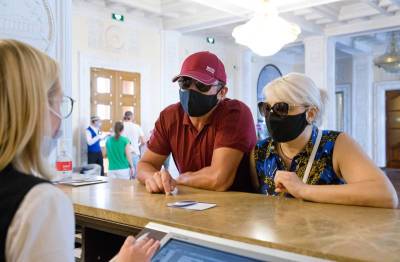 Власти Крыма вводят QR-коды для заселения в санатории
