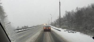 Держите дистанцию: ГИБДД Карелии предупреждает водителей о снегопаде
