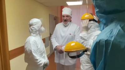 Лукашенко отказался вакцинироваться российской вакциной