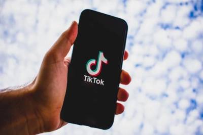 Великобритания планирует ввести санкции против TikTok и Telegram