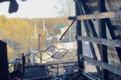 В Хабаровске сгорел жилой дом
