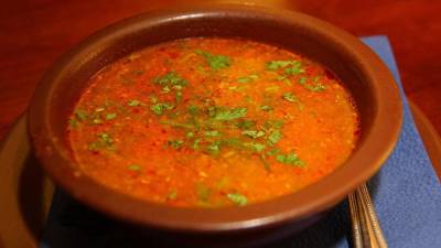Гастроэнтеролог Дианова посоветовала заменять перец в супах базиликом