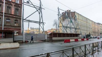 Табачную фабрику в центре Петербурга доломают из-за аварийности