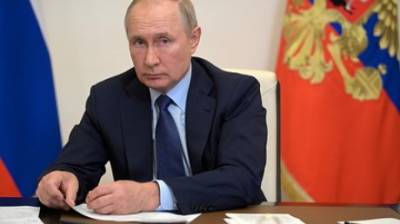 Путин заявил о необходимости сохранить зарплату в период нерабочих дней