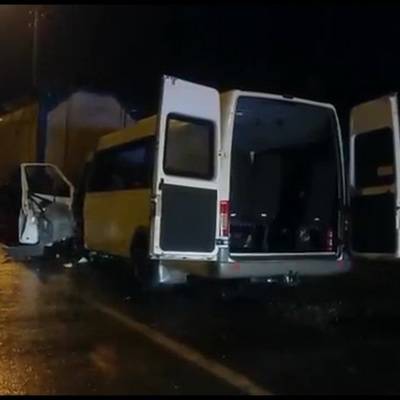 Владимировская область: автобус столкнулся со стоящим на обочине грузовиком
