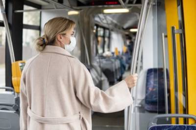Локдаун для невакцинированных: как попасть на поезд или автобус