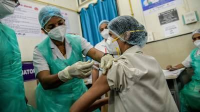 Индия стала второй страной, в которой вакцинировалось более миллиарда человек