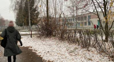 В Чебоксарах завьюжил первый снег: на дорогах местами ледяной накат