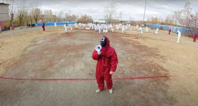 В Екатеринбурге воссоздали сериал «Игра в кальмара»: выбывших «расстреливали» краской