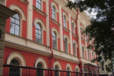 В чате петербургской школы неизвестный пообещал ученикам стрельбу