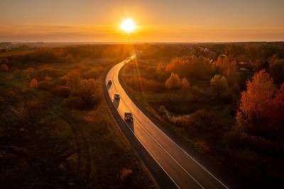 «Ленавтодор» поделился снимками осеннего заката в Тосненском районе