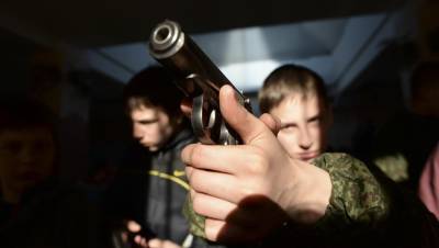 Полиция проверяет угрозу массшутинга в гимназии Петербурга