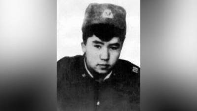 Эмомали Рахмон посмертно наградил казахского солдата орденом «Спитамен» 1 степени