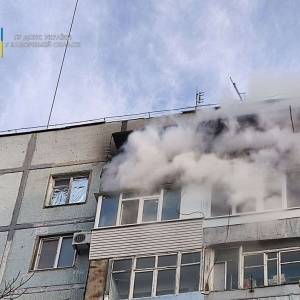 В Запорожье утром загорелась многоэтажка: спасатели вывели на улицу 6 человек. Фото