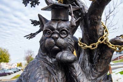 В Белгороде установили скульптуру Кот ученый