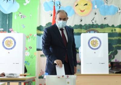 После провала властей в Горисе и Гюмри в Армении предположили новые досрочные выборы