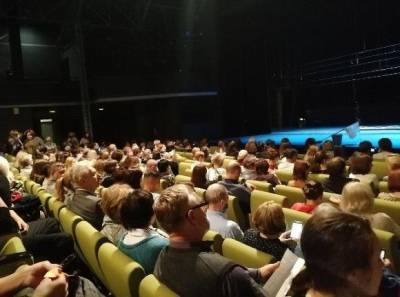 В России на фоне пандемии коронавируса подорожали билеты в театры