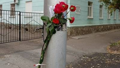 Жителей Башкирии возмутил «алтарь» с цветами и водкой на улице
