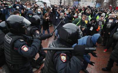 За работу на митингах новосибирским полицейским полагалась премия в 28 тысяч рублей
