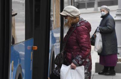Для москвичей старше 60 лет приостановят бесплатный проезд в транспорте