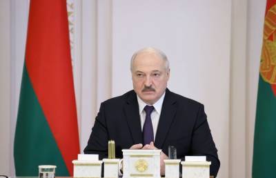 Лукашенко: Если откровенно говорить, то нынешняя Конституция точно "под президента"