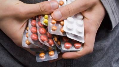 Составлен ТОП-10 самых покупаемых и бесполезных таблеток в пандемию