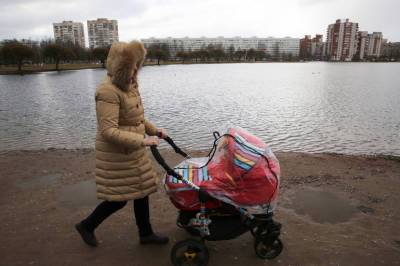 Петербургским мамам помогли с колясками в метро 236 тыс. раз за год