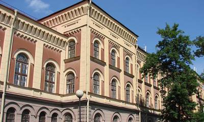 В Петербурге полиция взяла под охрану гимназию №209 из-за угрозы массшутинга