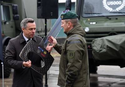 Армии Литвы переданы 42 новых немецких грузовика Unimog