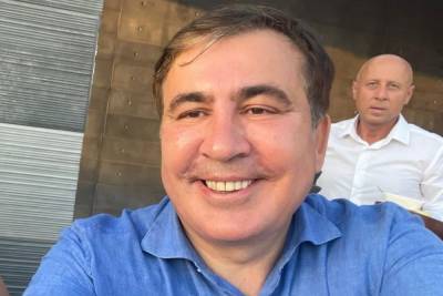 Саакашвили поприветствовал своих сторонников из окна тюрьмы
