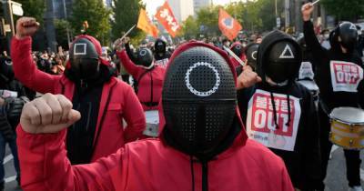 В костюмах из "Игры в кальмара": Южную Корею охватили протесты членов профсоюза (видео) - focus.ua - Южная Корея - Украина - Сеул