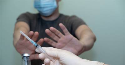 Смерть как аргумент. Как убедить вакцинироваться тех, кто выступает против прививок