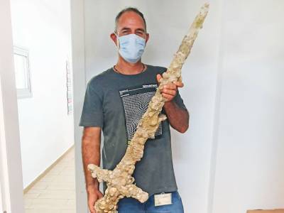 Дайвер нашел у побережья Израиля меч крестоносца. Артефакту около 900 лет - gordonua.com - Украина - Израиль