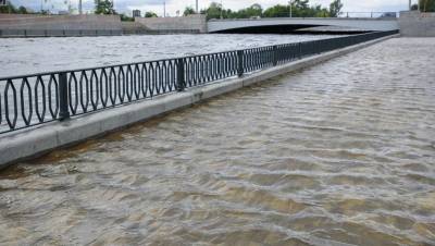 В Петербурге закрывают дамбу в связи с угрозой наводнения