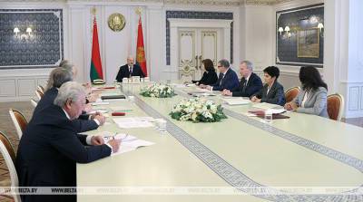 О Конституции "под Президента", двоевластии и реакции на каждый чих беглых. Изменение Основного закона вновь обсудили у Лукашенко