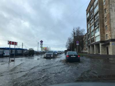 Ливень затопил улицы в Тихвине и Сестрорецке