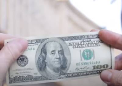 Украинцам подсовывают фальшивые доллары: где можно безопасно купить валюту