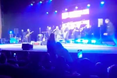 Экс-солист рок-группы «Ляпис Трубецкой» Михалок избил зрителя на концерте